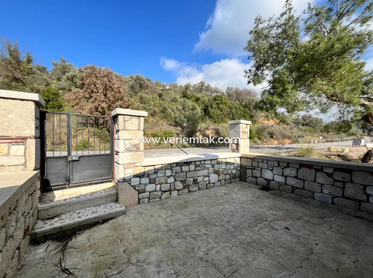 Stone House And Olive Grove In 1800 M² Plot In Seferihisar Kavakdere