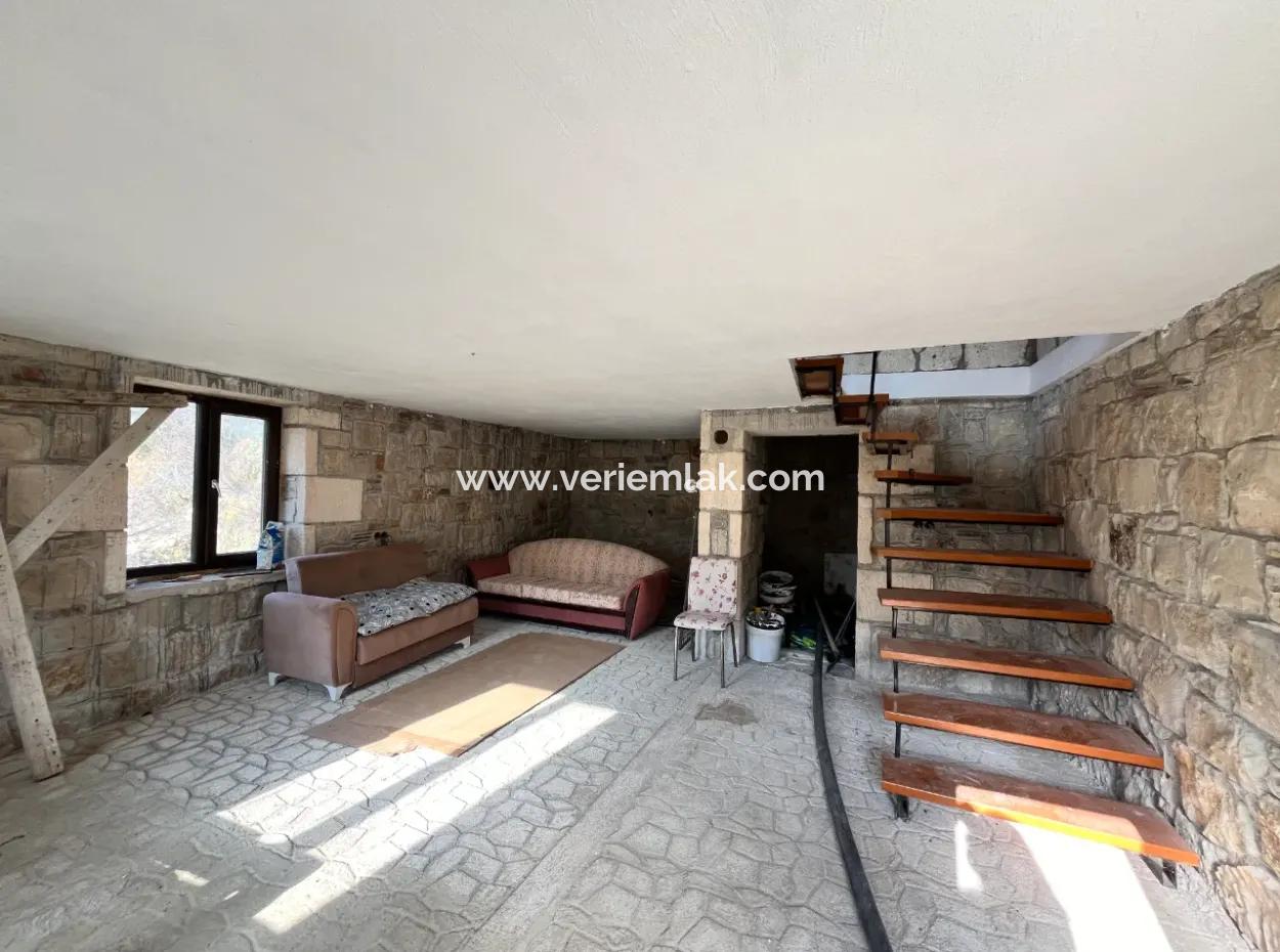 Stone House And Olive Grove In 1800 M² Plot In Seferihisar Kavakdere