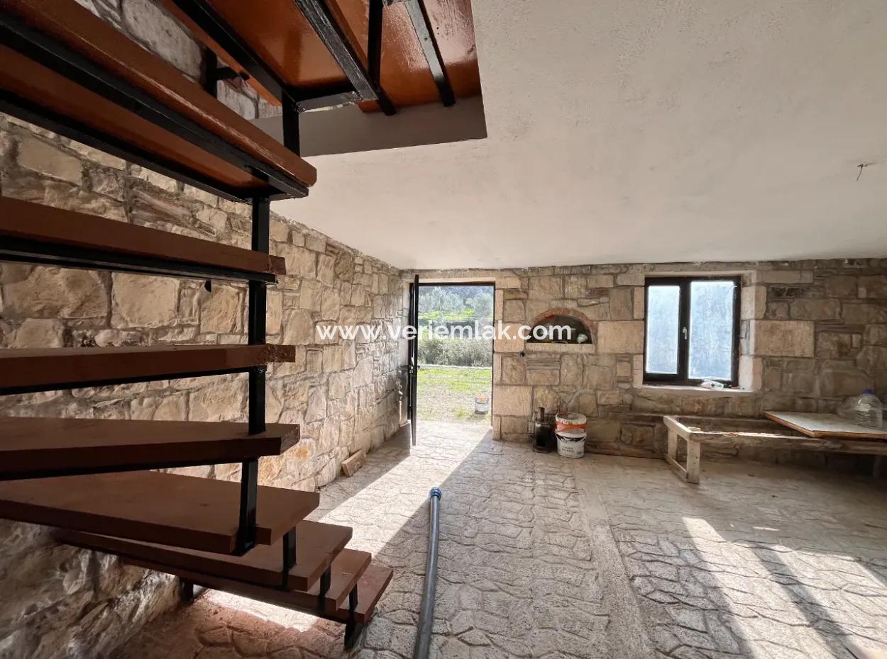 Stone House And Olive Grove In 1800 M² Plot In Seferihisar Kavakdere