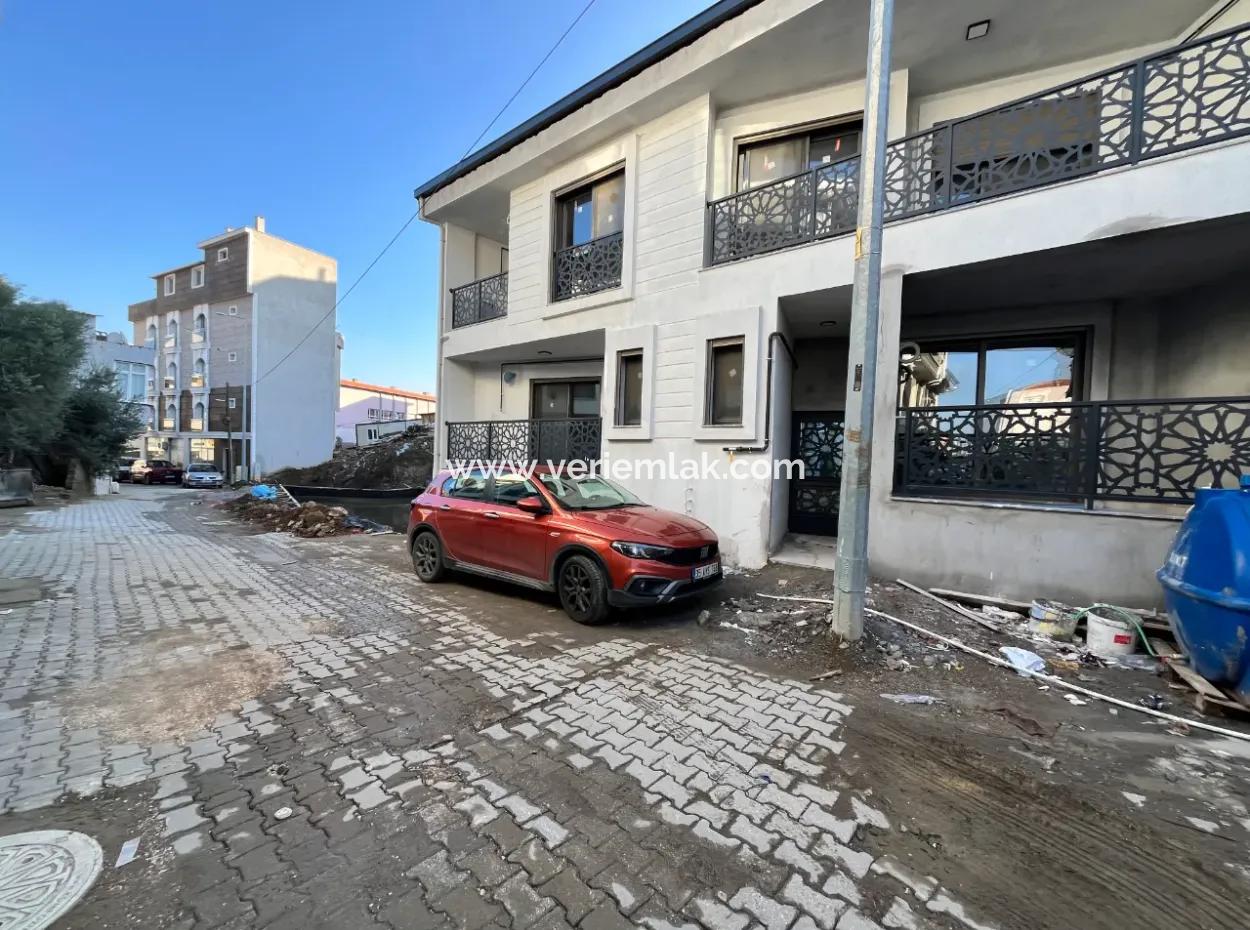 Land Zoned Near Mehmet İzdal Primary School In Seferihisar Hidirlik