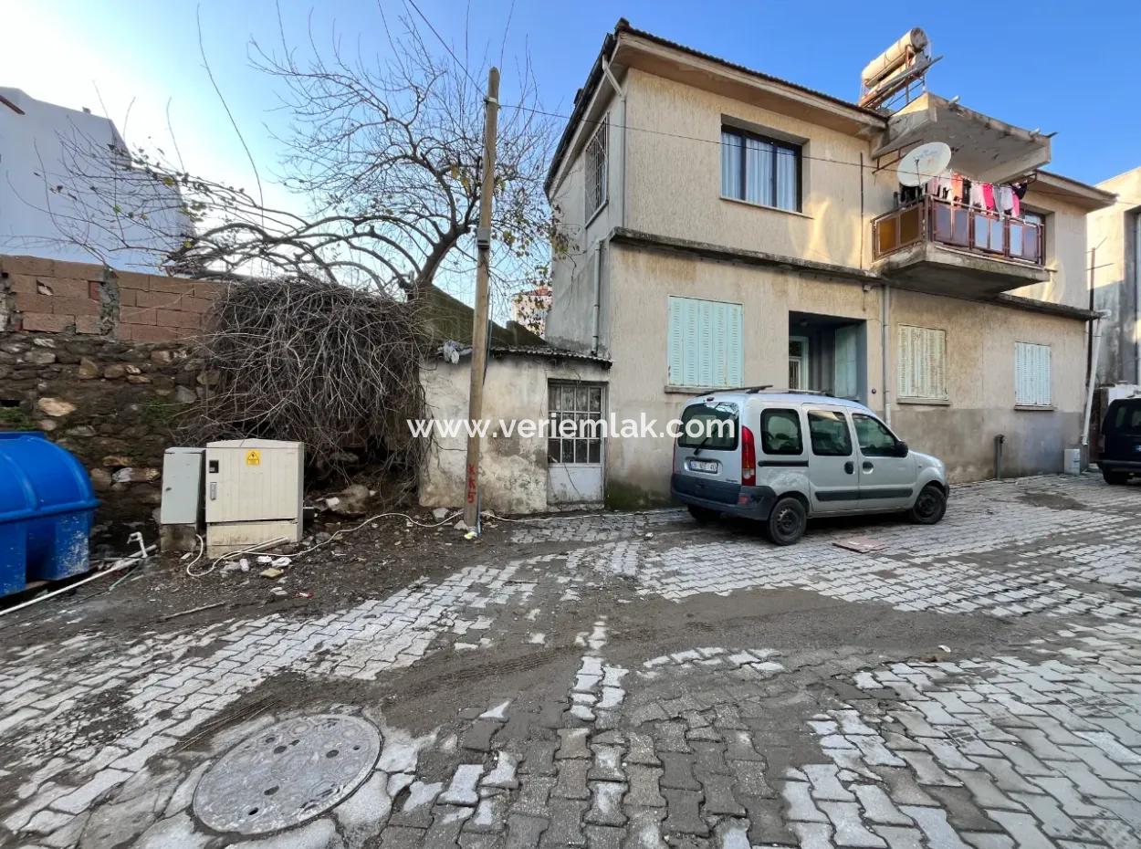 Land Zoned Near Mehmet İzdal Primary School In Seferihisar Hidirlik