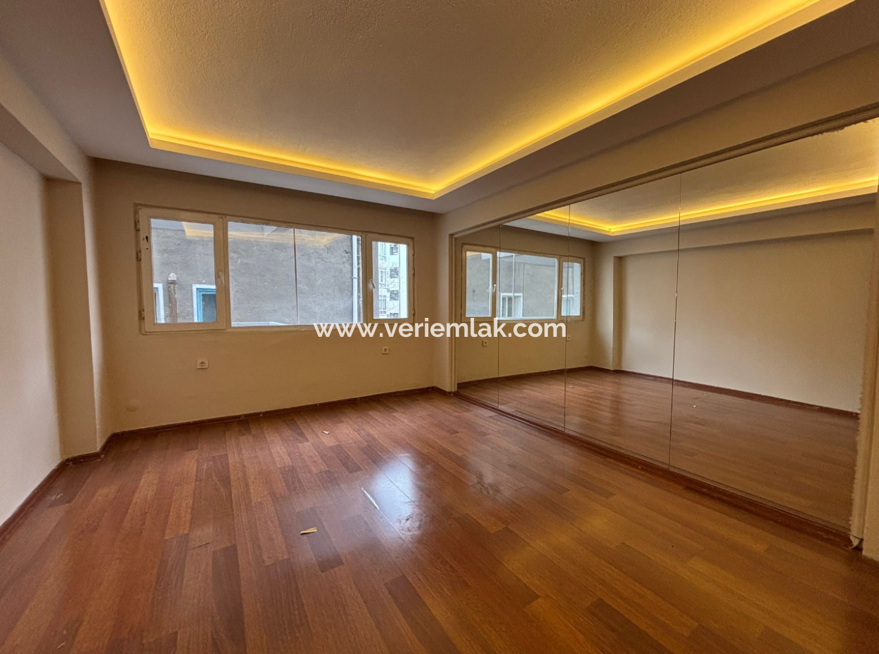 Near Alsancak Talatpaşa Boulevard Mahmut Esat Bozkurt Street In The Corner Building Painted And Whitewashed 3 1 Apartment For Rent!
