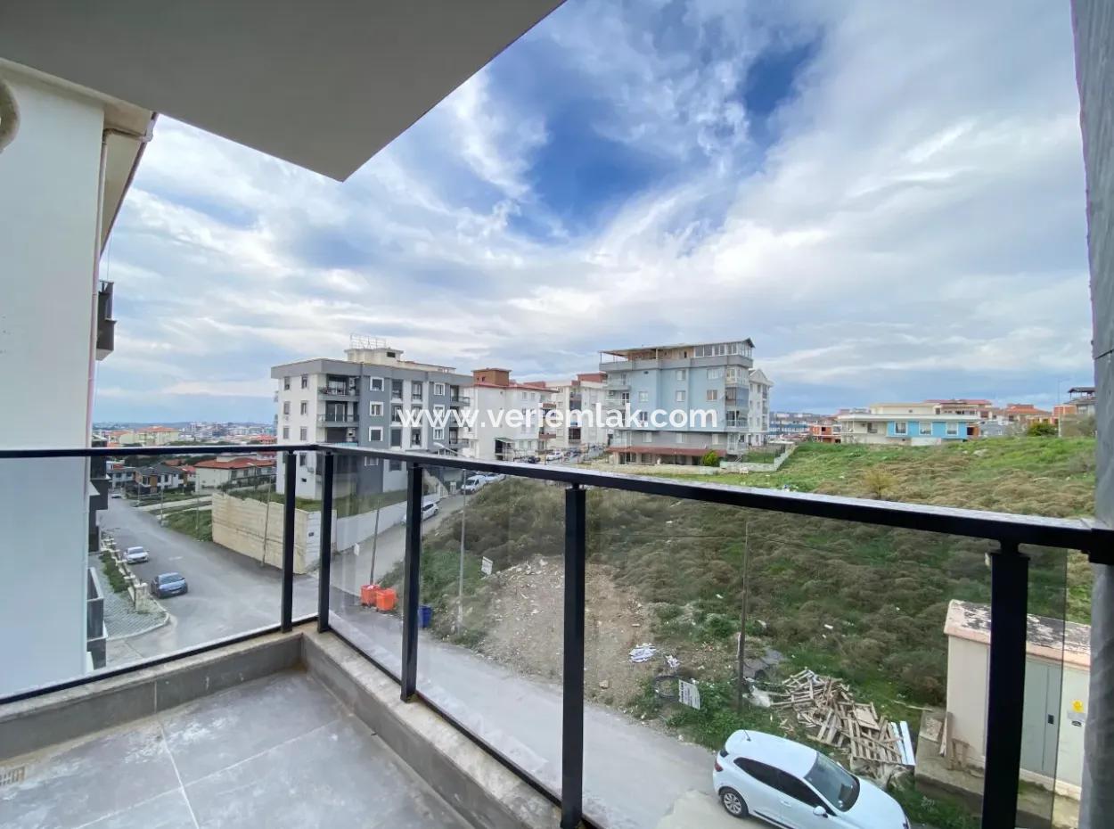 Spacious And Comfortable Apartment In Seferihisar Çolakibrahimbey Neighborhood