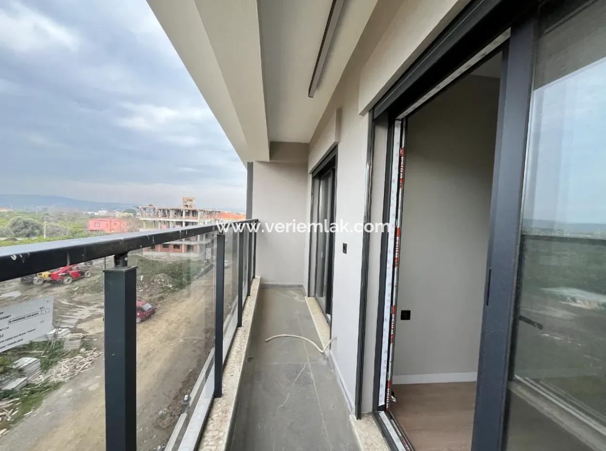 3 1 Mezzanine Spacious Apartment In Seferihisar Camikebir Neighborhood With Garden, Pool And Security!