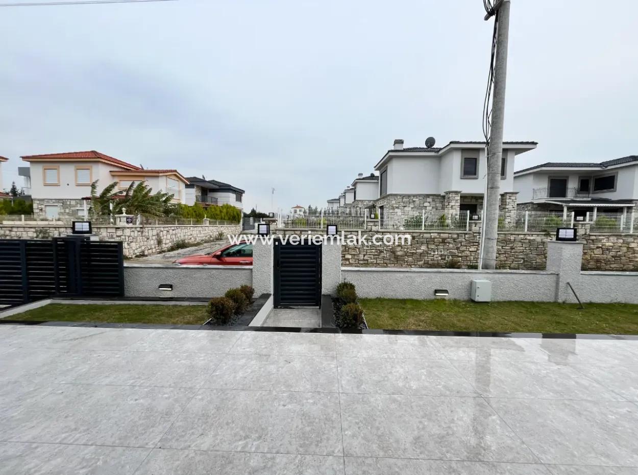 Detached, Pool, Comfortable Life In Seferihisar Hidirlik