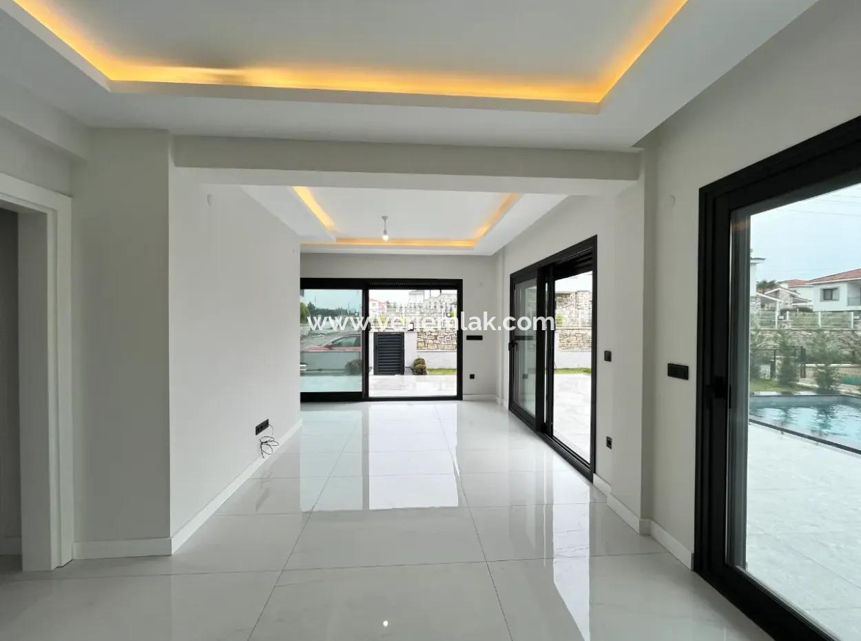 Detached, Pool, Comfortable Life In Seferihisar Hidirlik