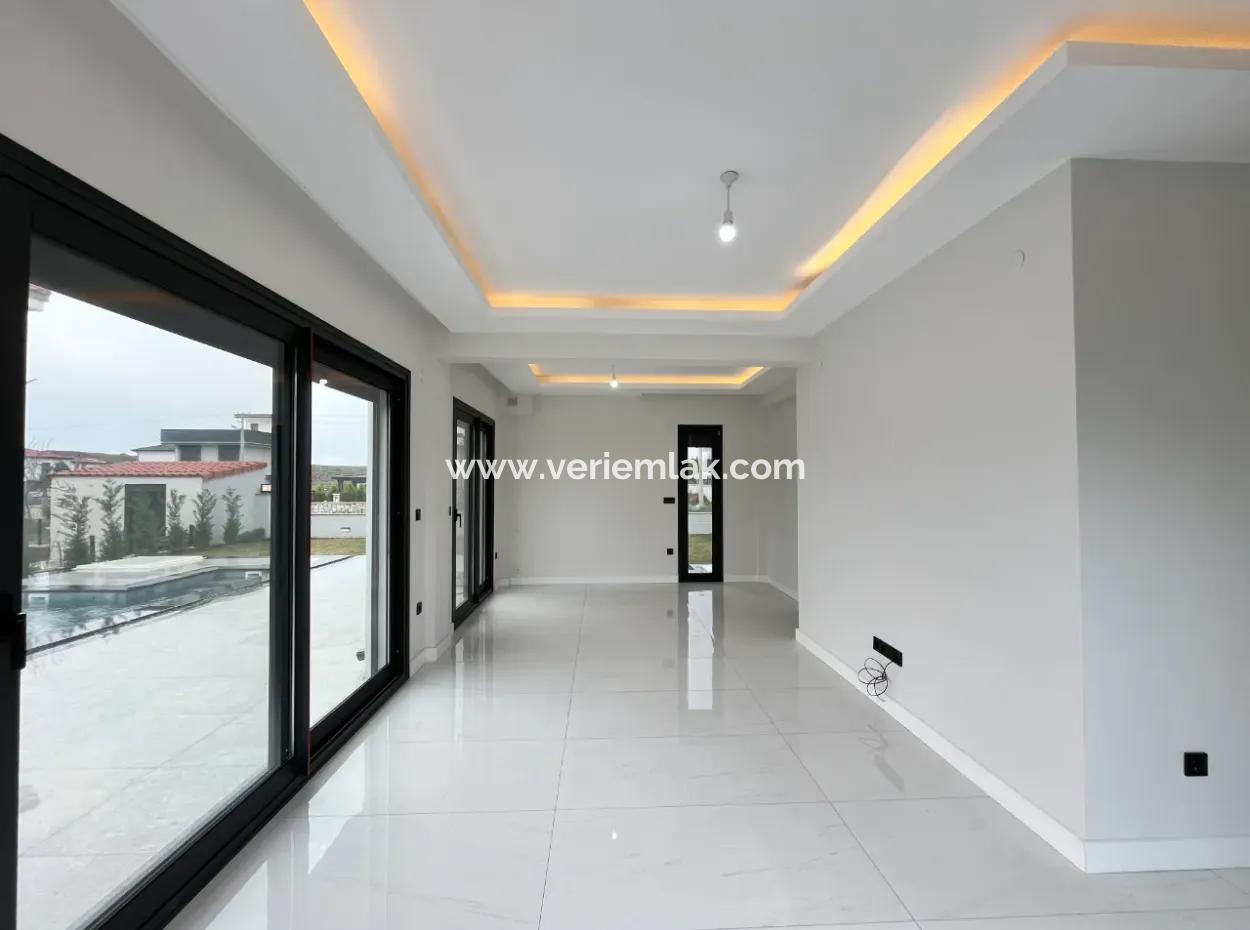 Detached, Pool, Comfortable Life In Seferihisar Hidirlik