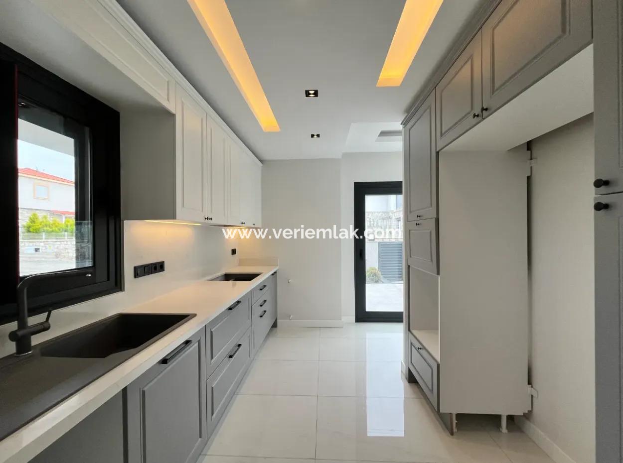 Detached, Pool, Comfortable Life In Seferihisar Hidirlik