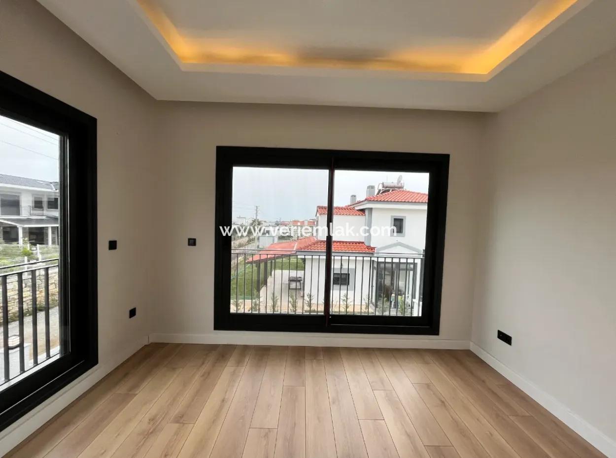 Detached, Pool, Comfortable Life In Seferihisar Hidirlik