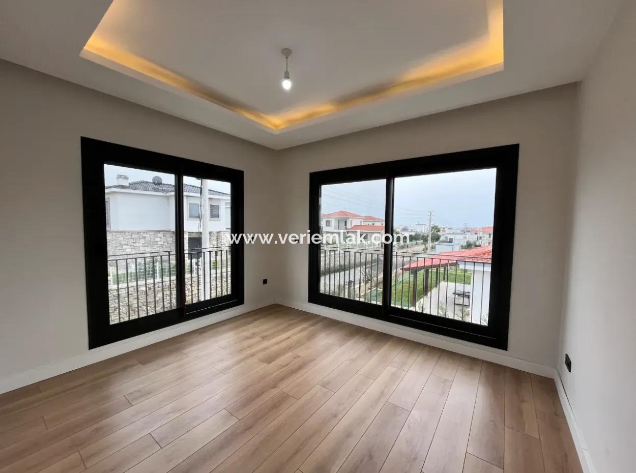 Detached, Pool, Comfortable Life In Seferihisar Hidirlik