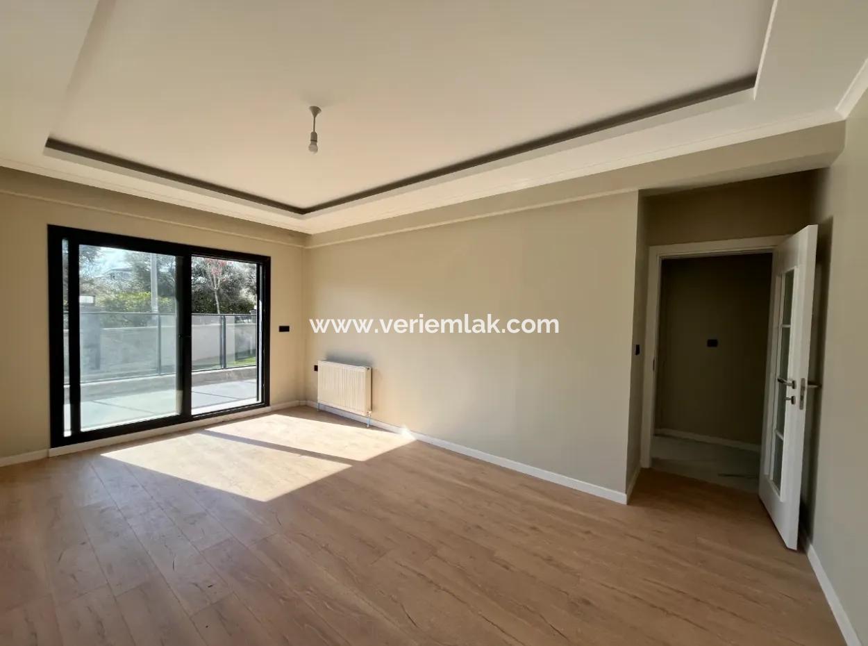 2 1 Brand New Apartment With Separate Kitchen In A Complex With Garden, Pool And Security In Seferihisar Camikebir Neighborhood