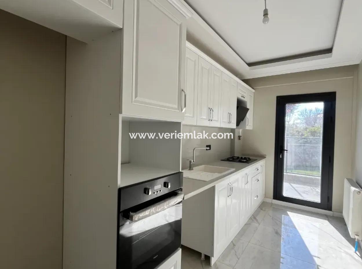 2 1 Brand New Apartment With Separate Kitchen In A Complex With Garden, Pool And Security In Seferihisar Camikebir Neighborhood