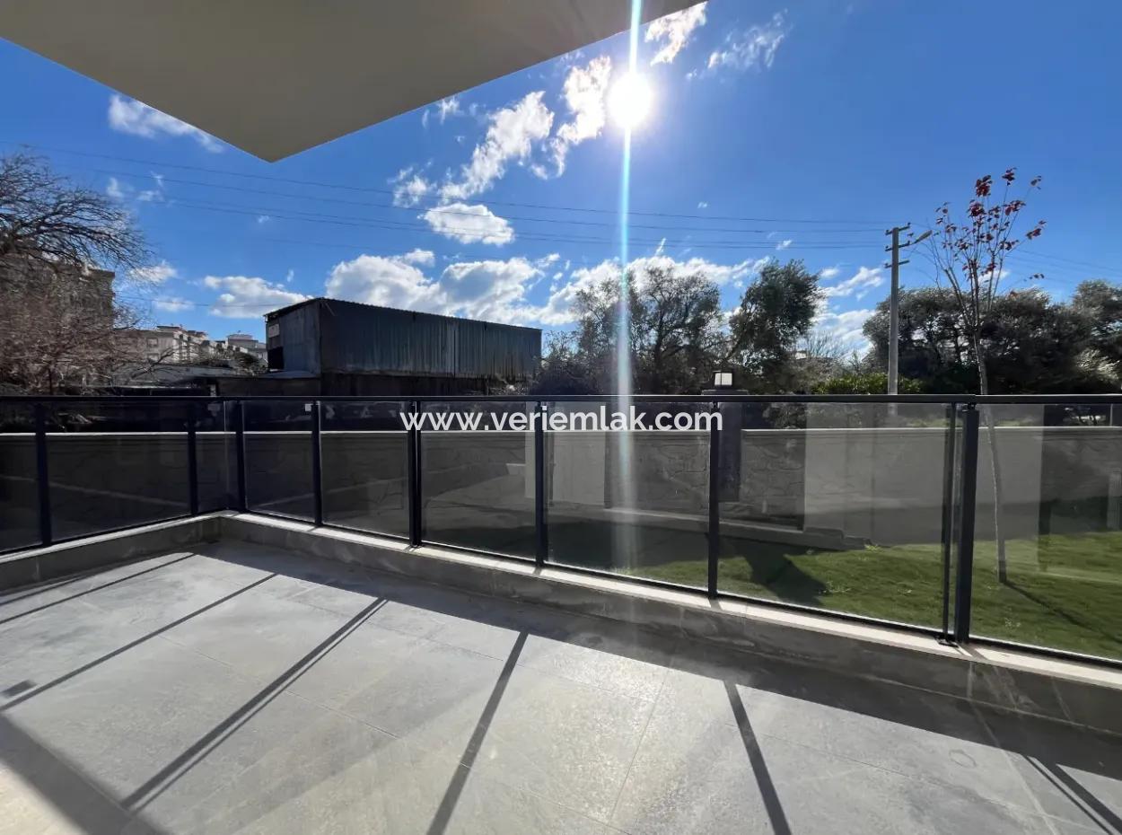 2 1 Brand New Apartment With Separate Kitchen In A Complex With Garden, Pool And Security In Seferihisar Camikebir Neighborhood