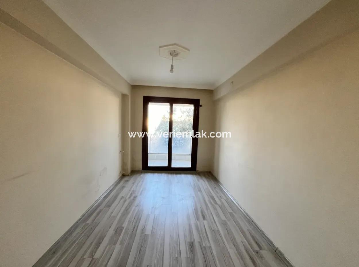 Investment Opportunity In The Center Of Seferihisar: 2 1 Apartments For Sale!