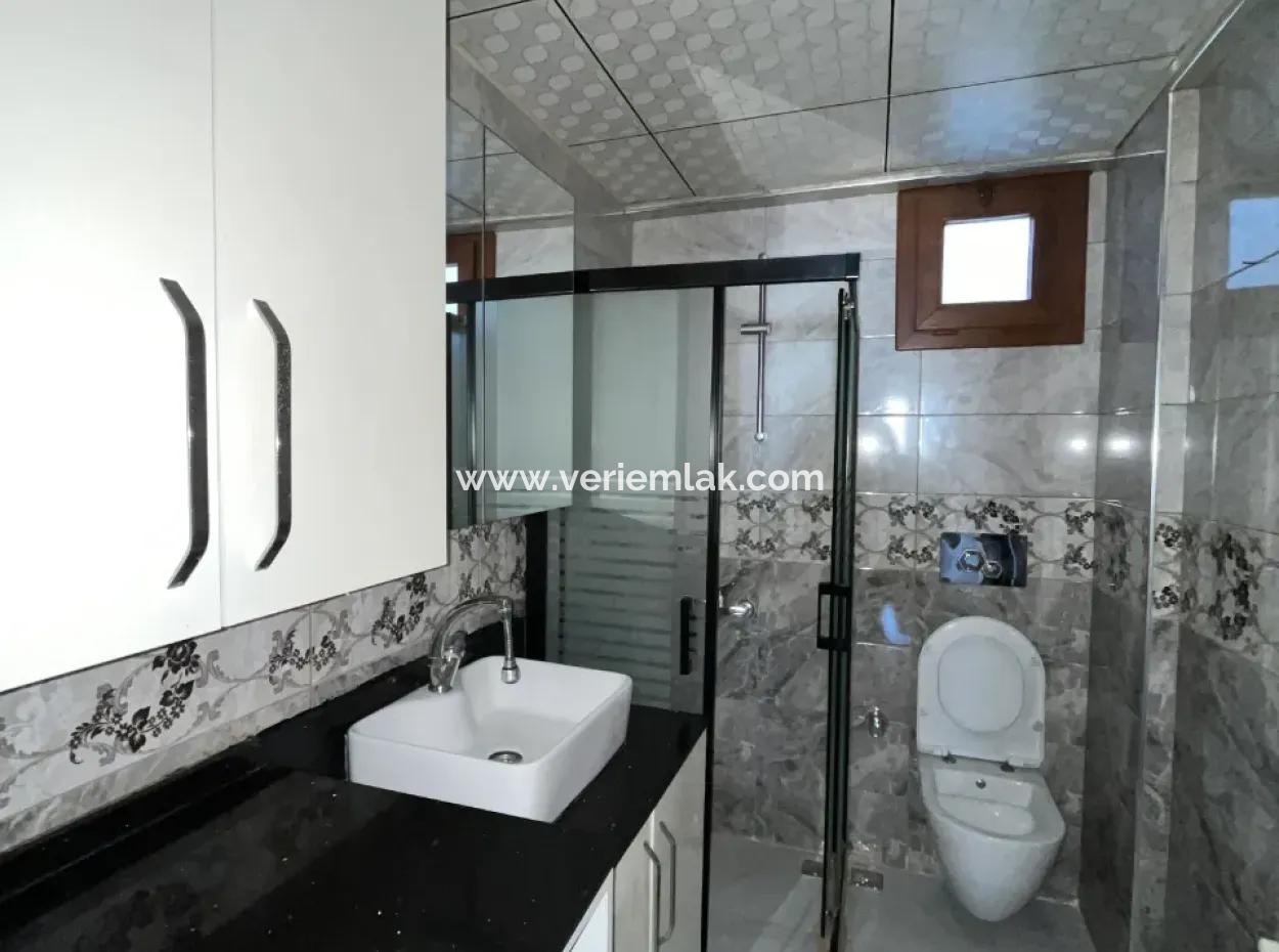 Investment Opportunity In The Center Of Seferihisar: 2 1 Apartments For Sale!