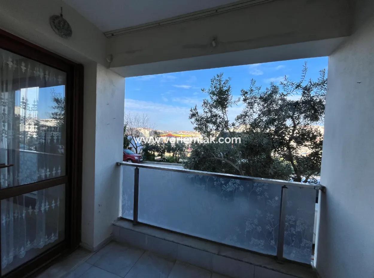 Investment Opportunity In The Center Of Seferihisar: 2 1 Apartments For Sale!