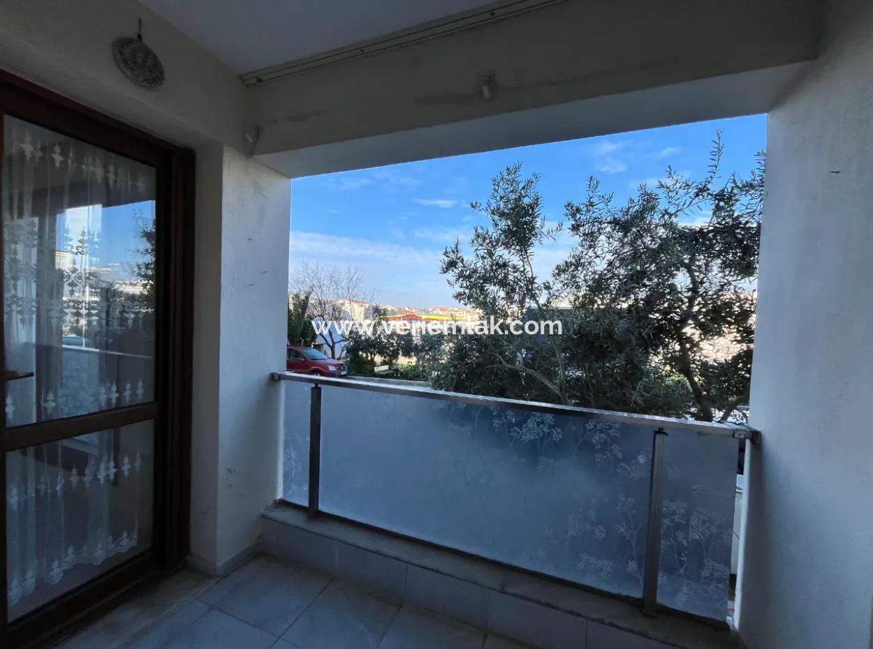 Investment Opportunity In The Center Of Seferihisar: 2 1 Apartments For Sale!