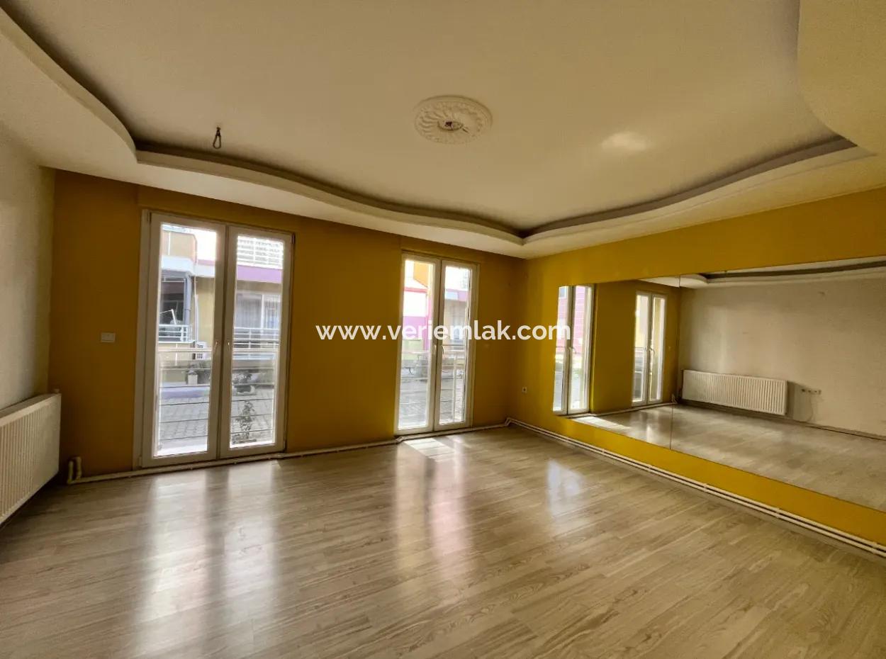 3 1 Apartment For Sale In Seferihisar Camikebir District, Gözsüzler District, In A Complex With Pool