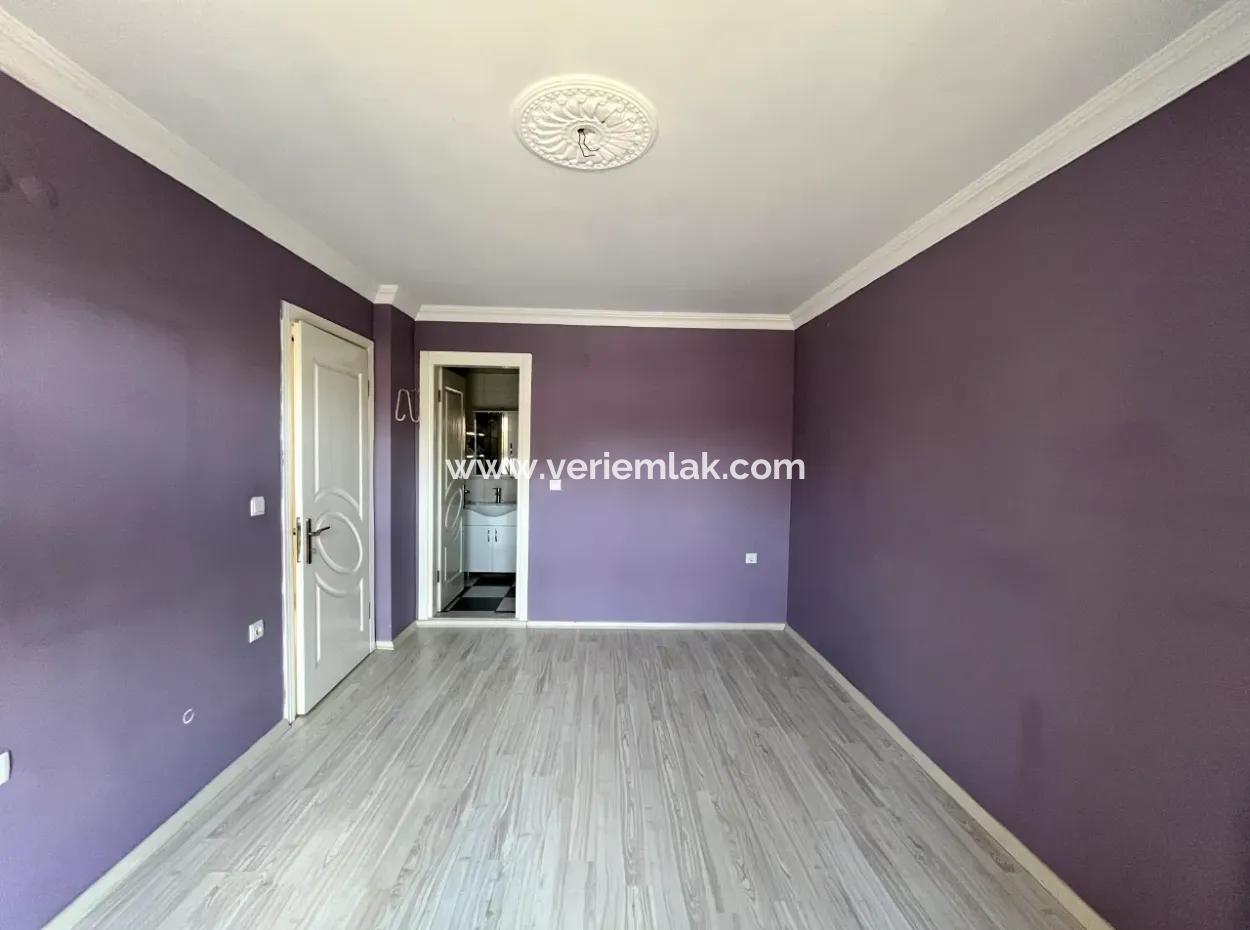 3 1 Apartment For Sale In Seferihisar Camikebir District, Gözsüzler District, In A Complex With Pool