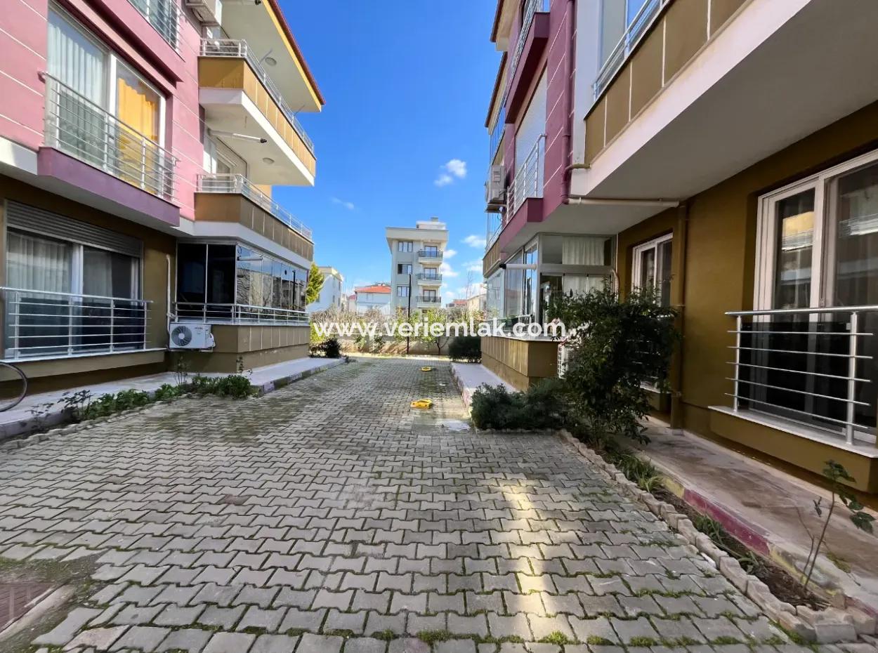 3 1 Apartment For Sale In Seferihisar Camikebir District, Gözsüzler District, In A Complex With Pool