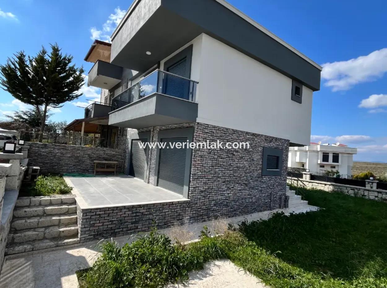 4 Bedrooms 1 Living Room Brand New Villa For Sale With Large Garden In Seferhisar Akarca