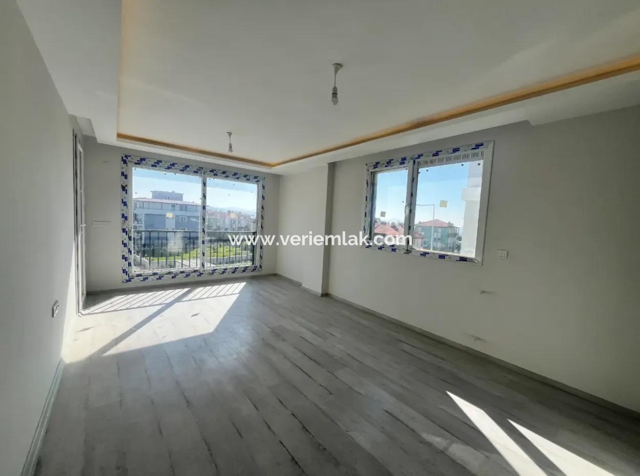 Spacious And Comfortable Zero 2 1 Apartment On Seferihisar Gözsüzler Street