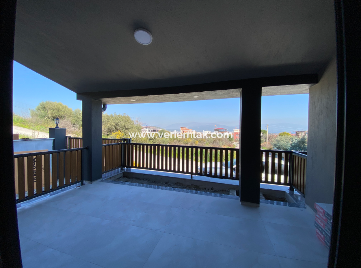 3 1 Villa For Sale With Large Garden In Seferihisar Doğanbey Ar Housing Complex