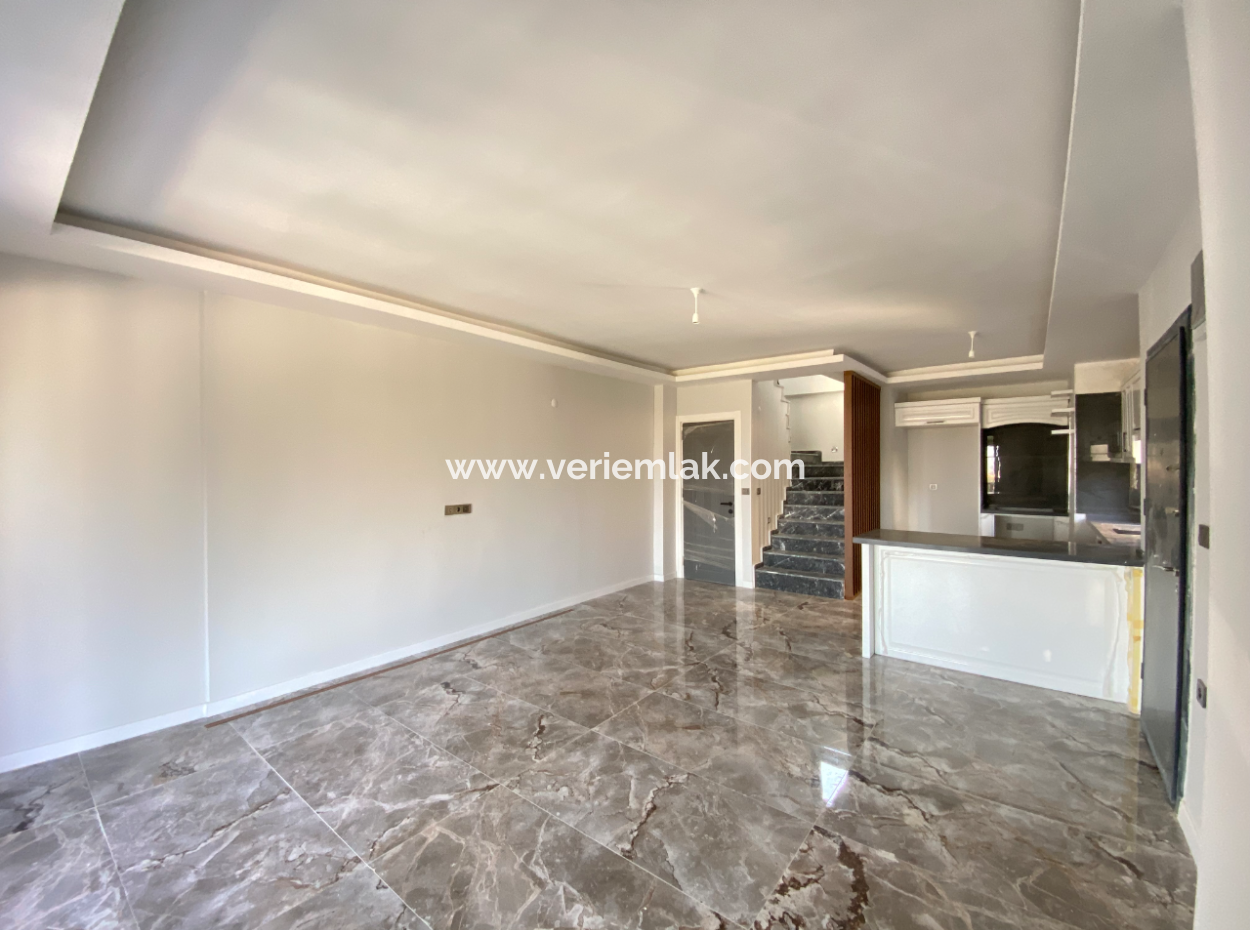 3 1 Villa For Sale With Large Garden In Seferihisar Doğanbey Ar Housing Complex