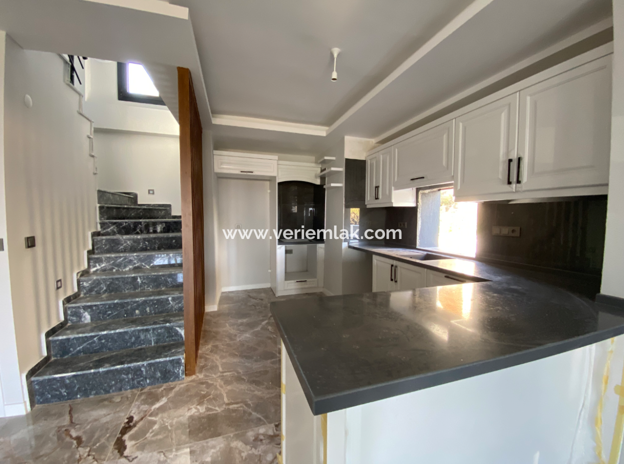 3 1 Villa For Sale With Large Garden In Seferihisar Doğanbey Ar Housing Complex