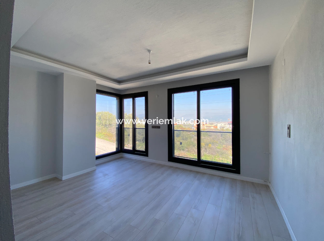 3 1 Villa For Sale With Large Garden In Seferihisar Doğanbey Ar Housing Complex