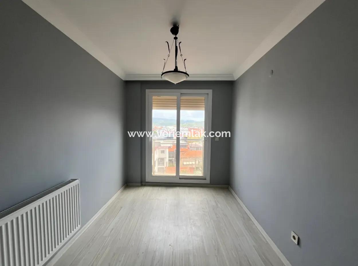 3 1 Apartment For Sale With Closed Kitchen In Corner Location In Seferihisar Hidirlik Neighborhood