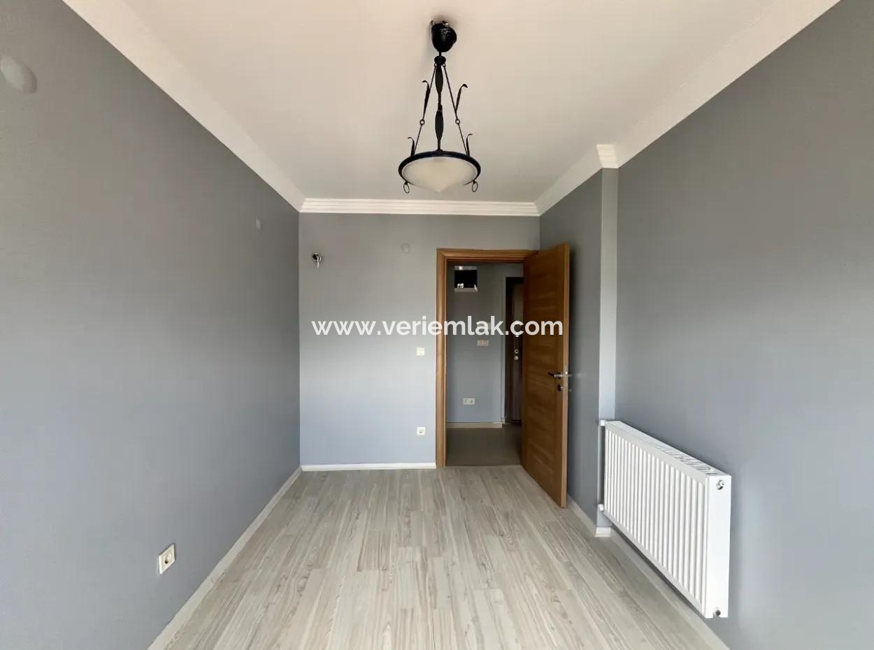 3 1 Apartment For Sale With Closed Kitchen In Corner Location In Seferihisar Hidirlik Neighborhood