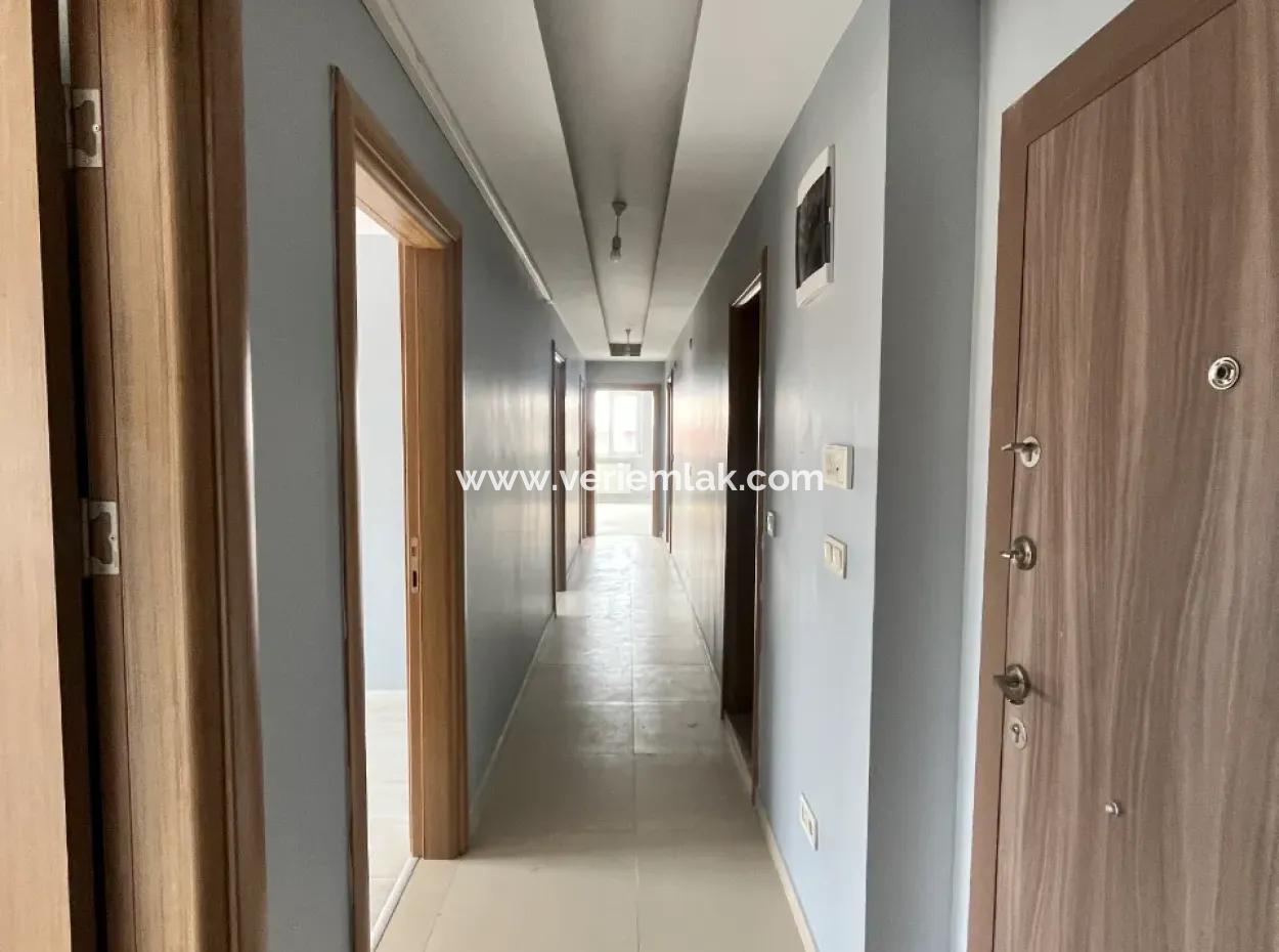 3 1 Apartment For Sale With Closed Kitchen In Corner Location In Seferihisar Hidirlik Neighborhood