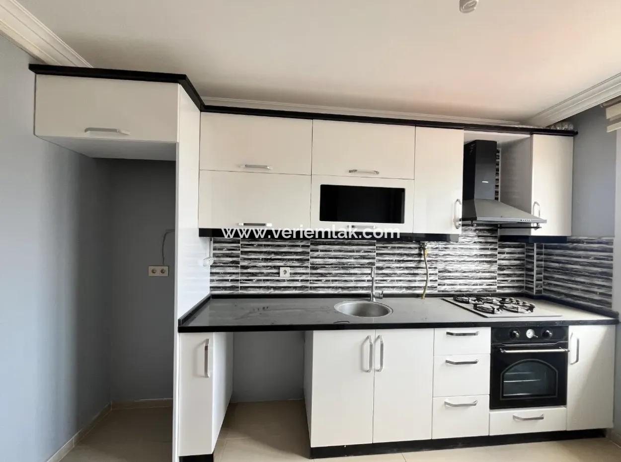 3 1 Apartment For Sale With Closed Kitchen In Corner Location In Seferihisar Hidirlik Neighborhood