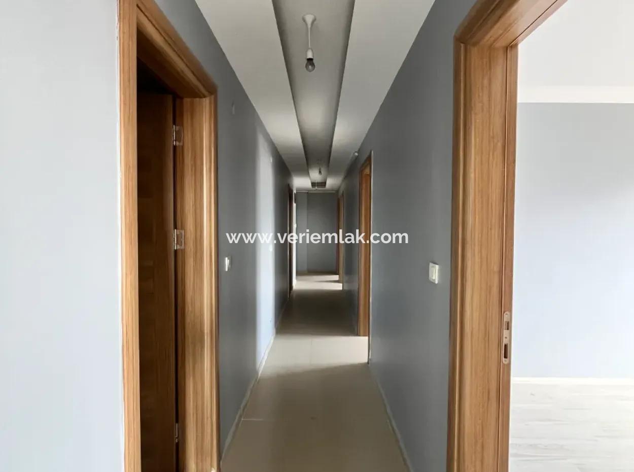 3 1 Apartment For Sale With Closed Kitchen In Corner Location In Seferihisar Hidirlik Neighborhood