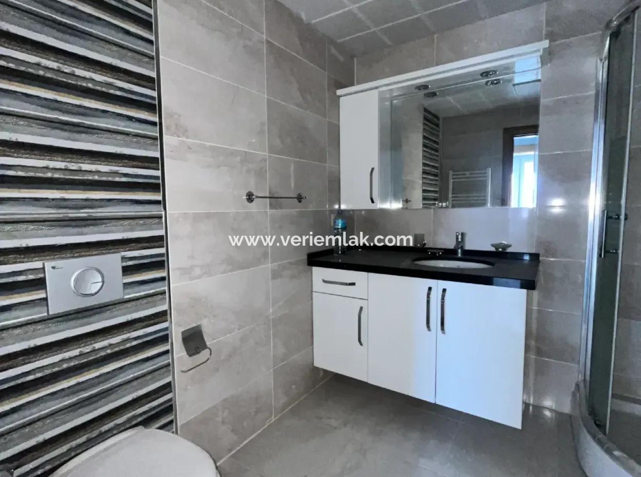 3 1 Apartment For Sale With Closed Kitchen In Corner Location In Seferihisar Hidirlik Neighborhood