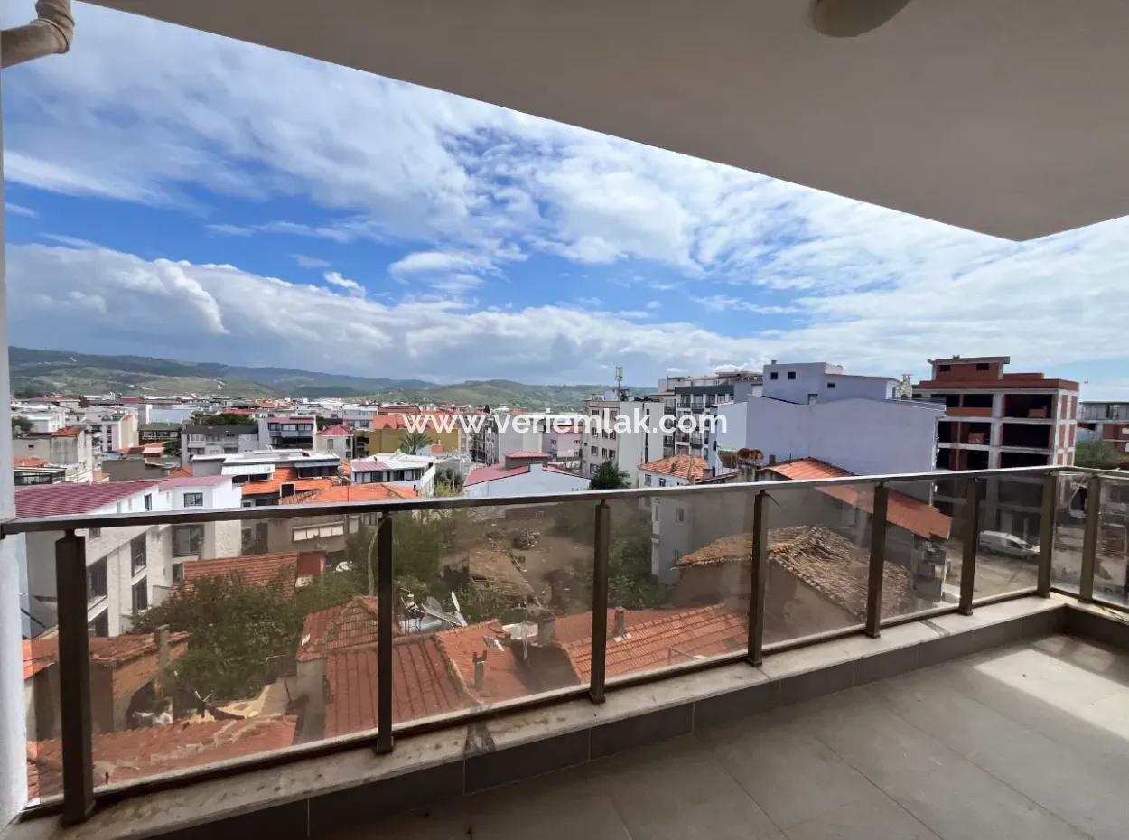 3 1 Apartment For Sale With Closed Kitchen In Corner Location In Seferihisar Hidirlik Neighborhood