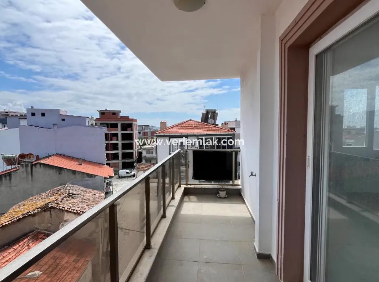 3 1 Apartment For Sale With Closed Kitchen In Corner Location In Seferihisar Hidirlik Neighborhood