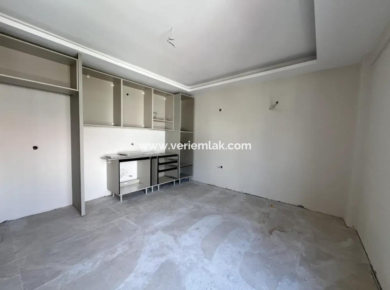 Brand New Apartments With Underfloor Heating, Luxury Design In Seferihisar Çolakibrahimbey Neighborhood, Near The Stadium, With The Taste Of A Detached Building