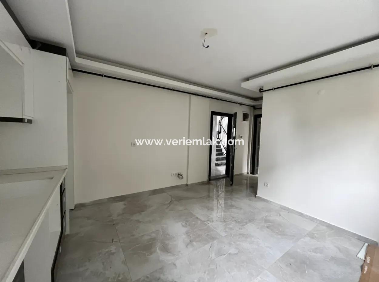 Apartment For Sale In New Building On Seferihisar Camiikebir Mahallesı, Gözsüzler Caddesi