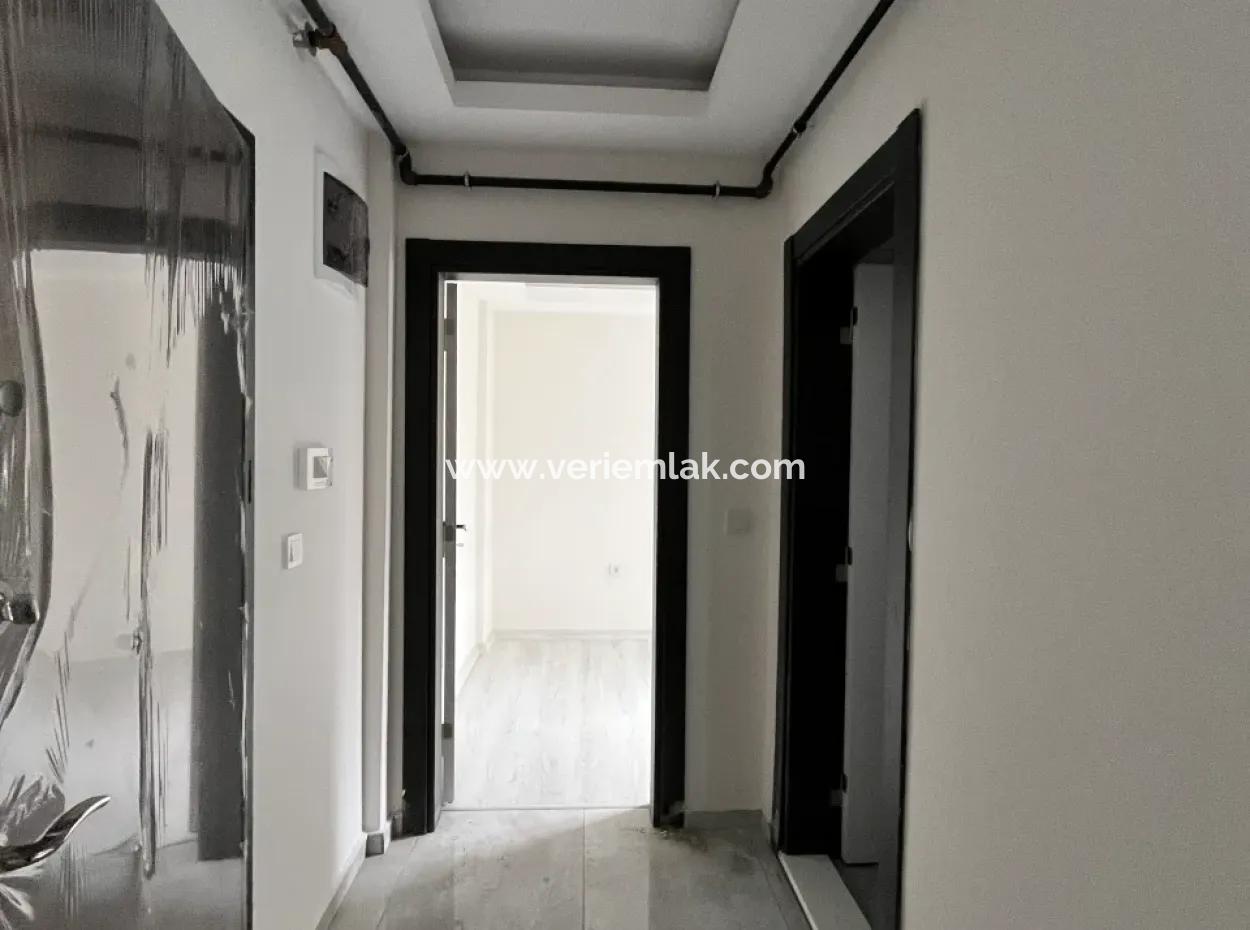 Apartment For Sale In New Building On Seferihisar Camiikebir Mahallesı, Gözsüzler Caddesi
