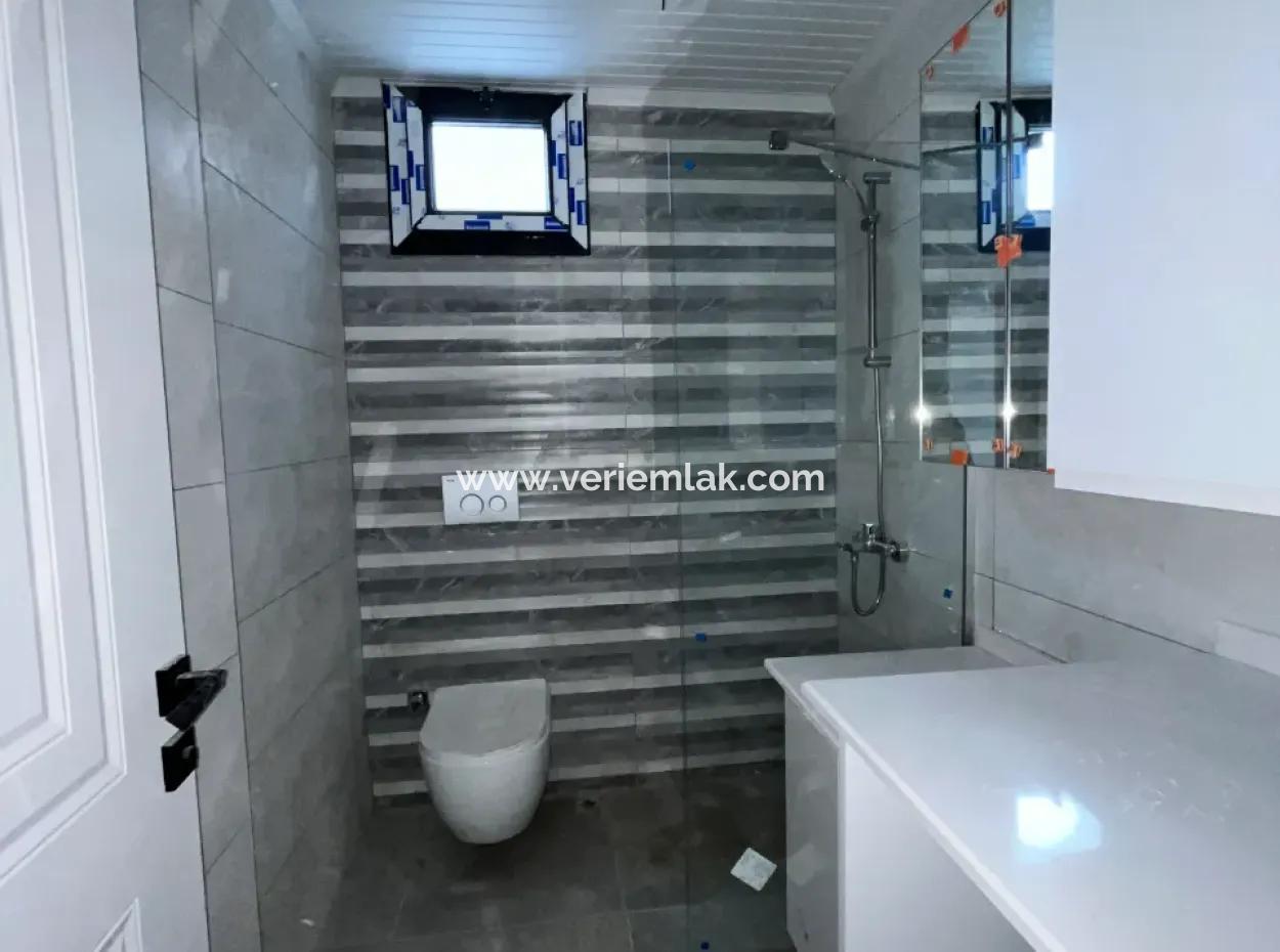 Apartment For Sale In New Building On Seferihisar Camiikebir Mahallesı, Gözsüzler Caddesi