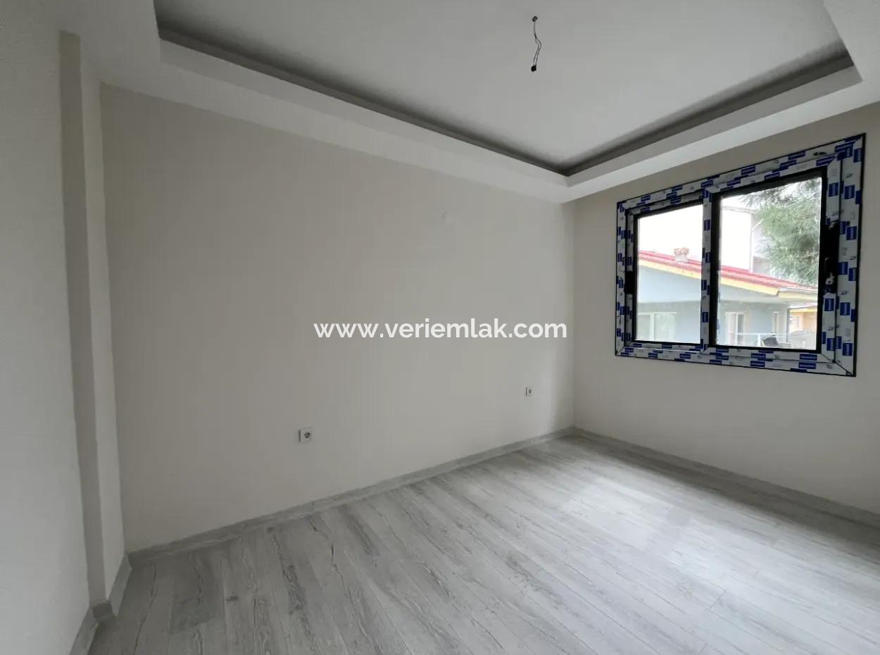 Apartment For Sale In New Building On Seferihisar Camiikebir Mahallesı, Gözsüzler Caddesi