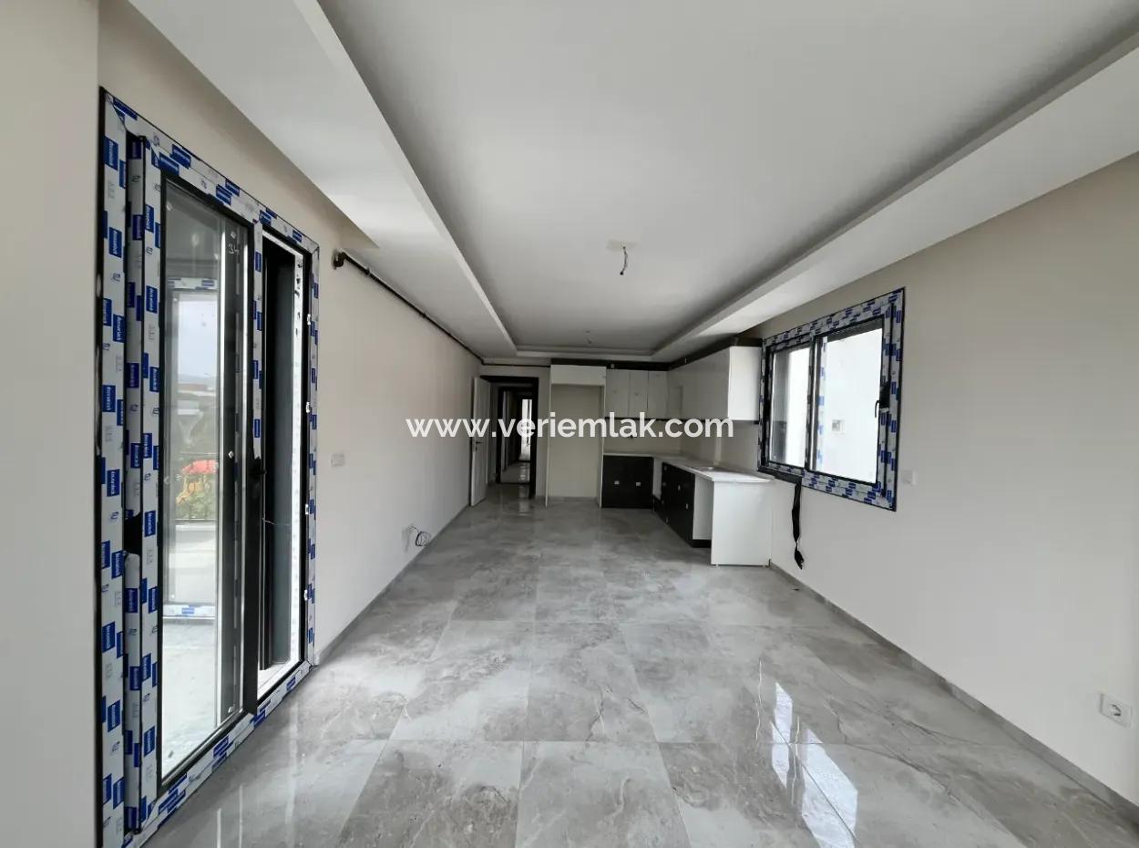 Seferihisar Mosque Neighborhood, 2Nd Floor, Large Balcony, 2 1 Zero Apartment