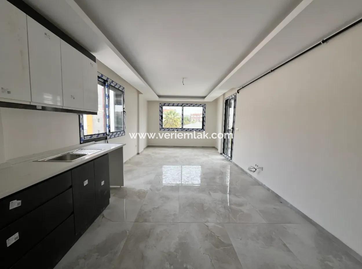 Seferihisar Mosque Neighborhood, 2Nd Floor, Large Balcony, 2 1 Zero Apartment