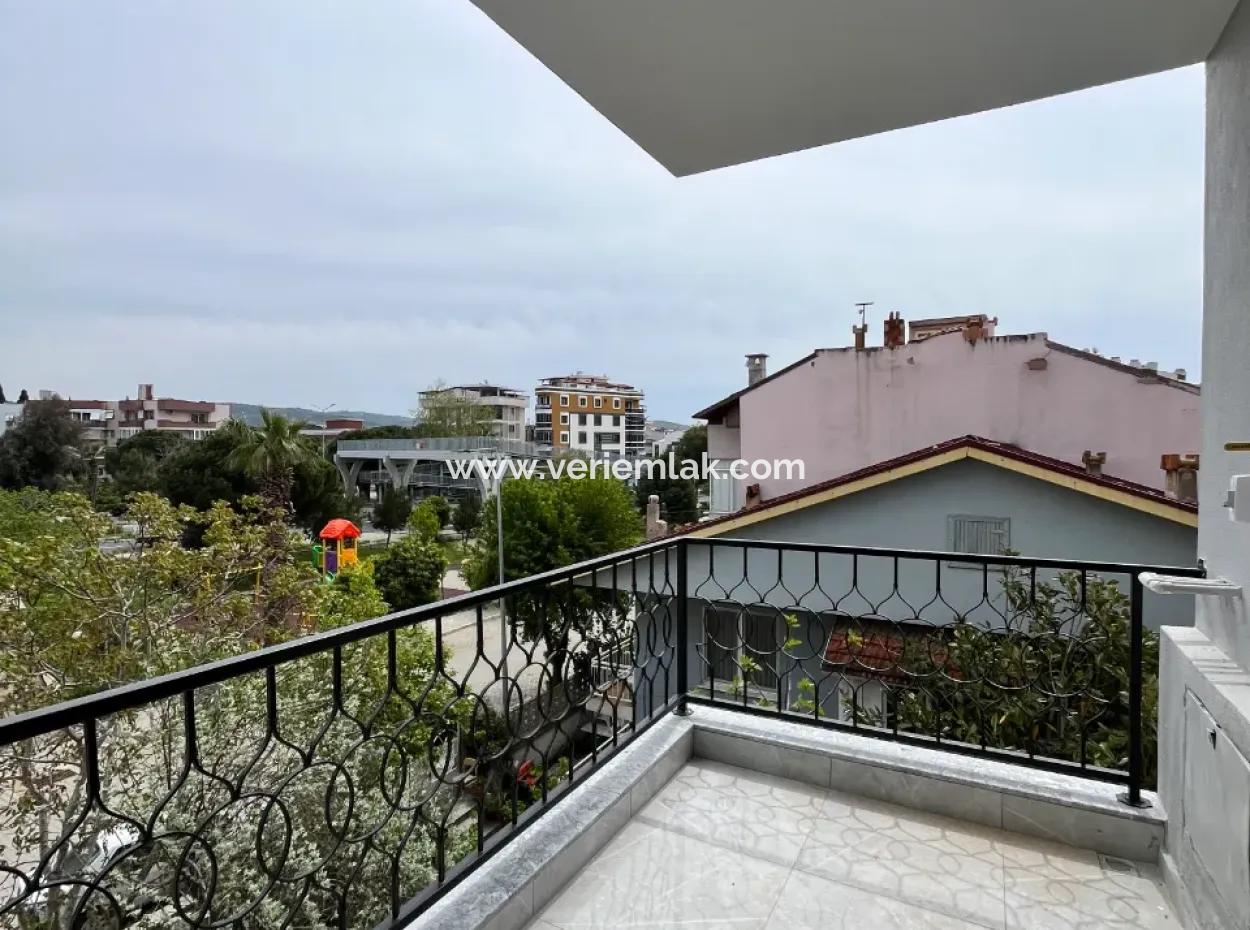 Seferihisar Mosque Neighborhood, 2Nd Floor, Large Balcony, 2 1 Zero Apartment