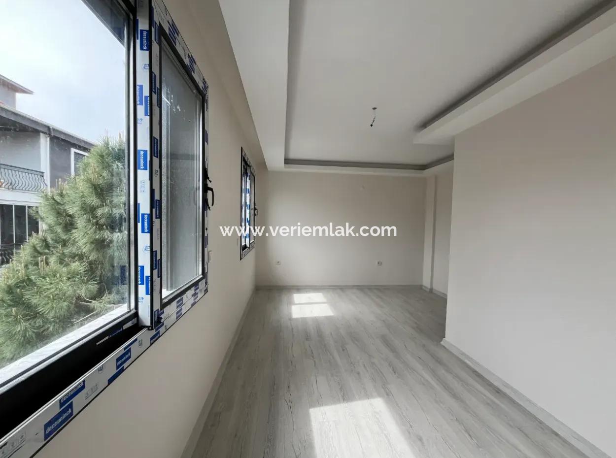 Seferihisar Mosque Neighborhood, 2Nd Floor, Large Balcony, 2 1 Zero Apartment