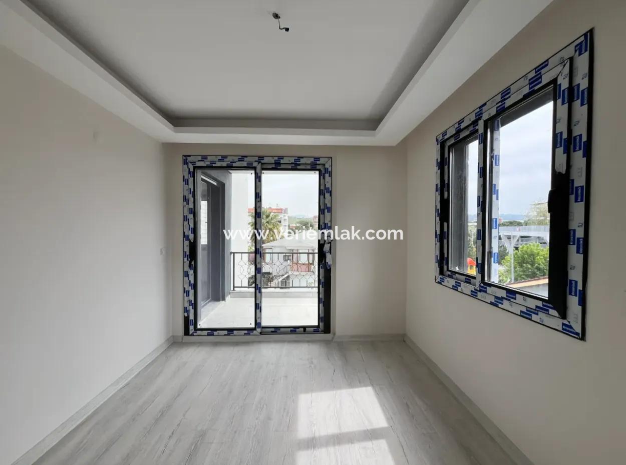 Seferihisar Mosque Neighborhood, 2Nd Floor, Large Balcony, 2 1 Zero Apartment