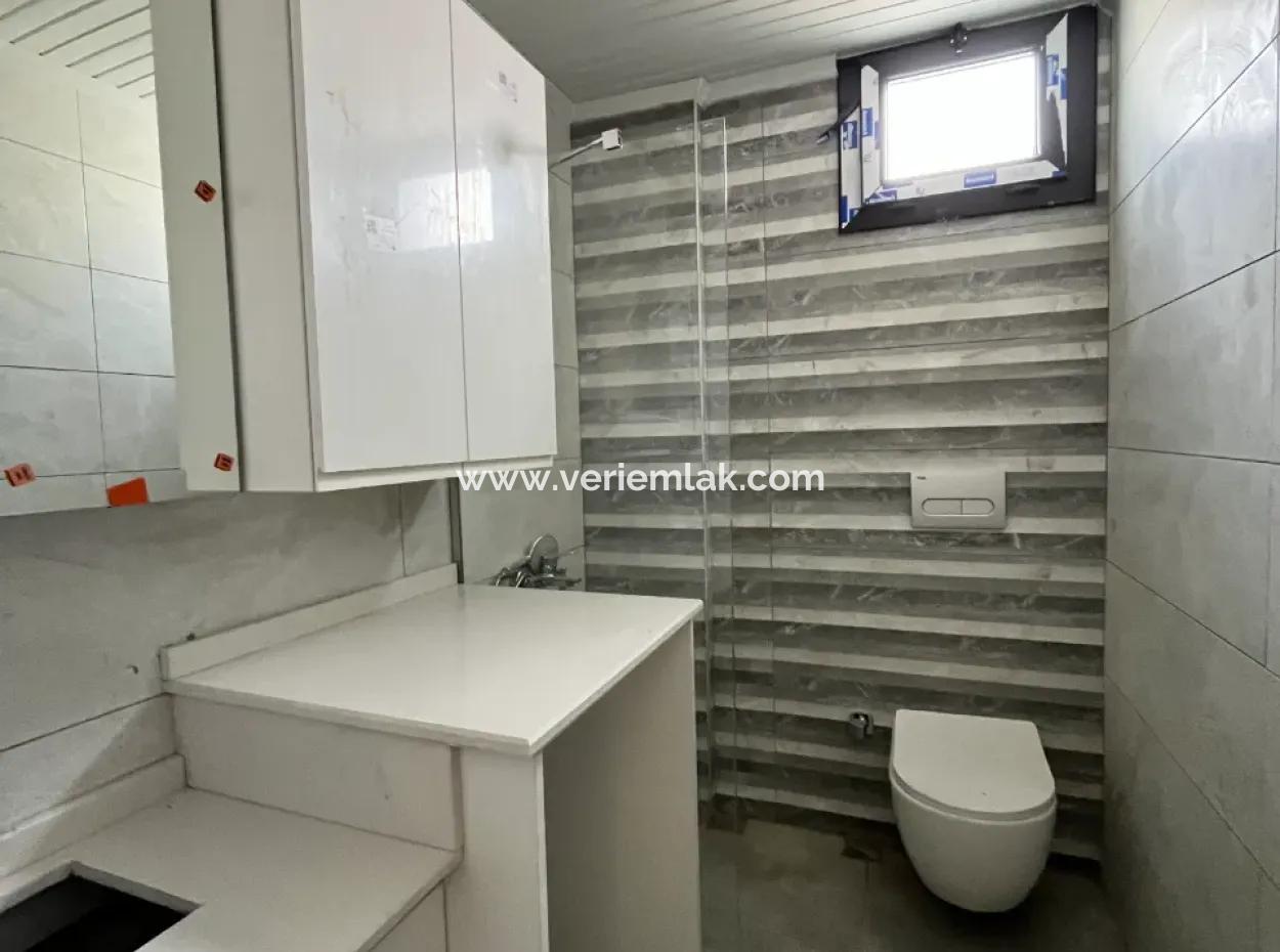 Seferihisar Mosque Neighborhood, 2Nd Floor, Large Balcony, 2 1 Zero Apartment