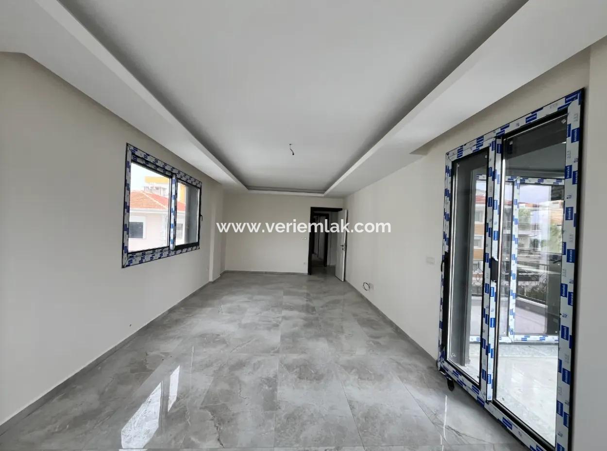 Seferihisar Mosque Neighborhood, 2Nd Floor, Large Balcony, 2 1 Zero Apartment